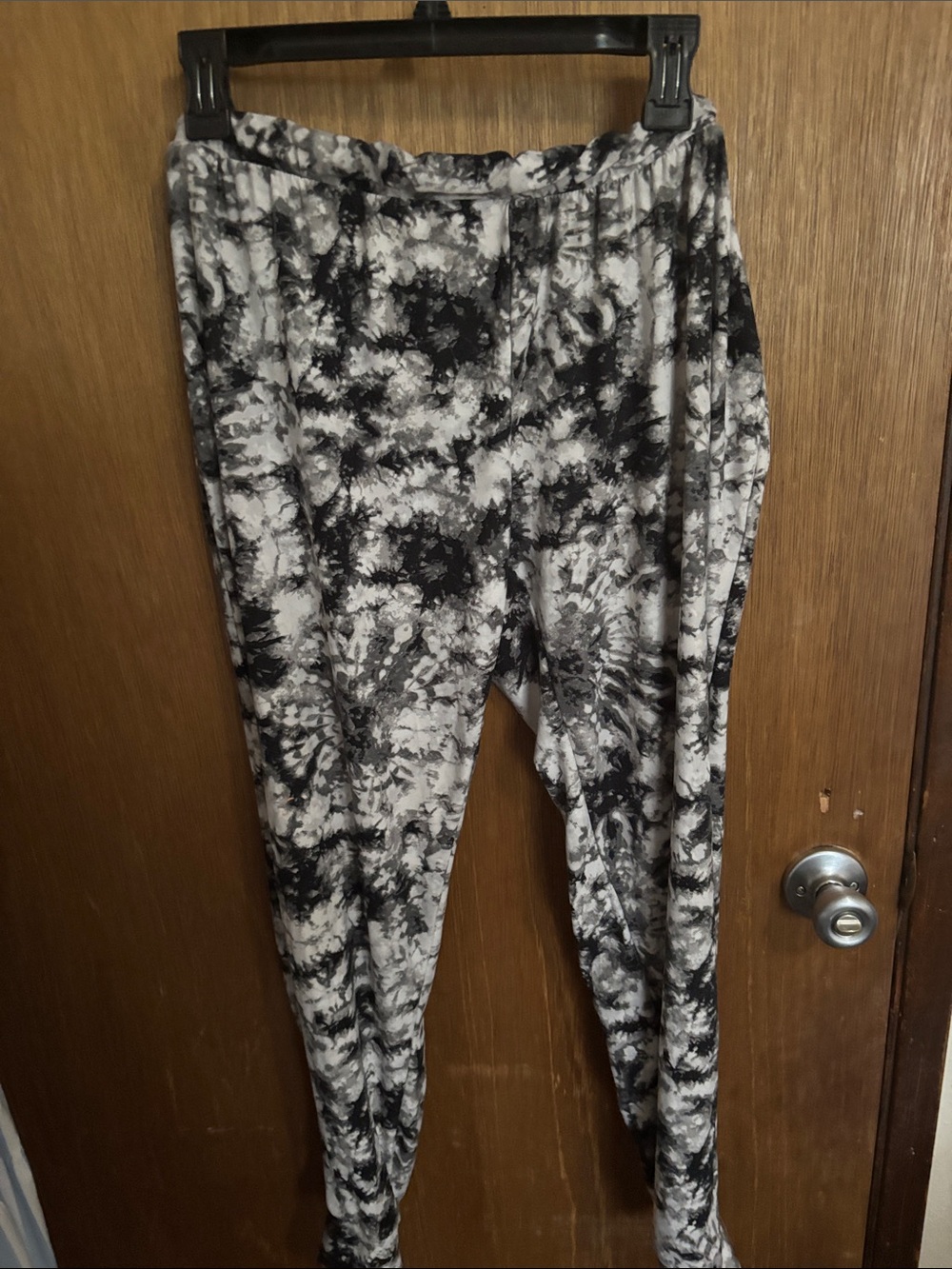 Bobbie Brooks Black and White Tie-Dye Leggings